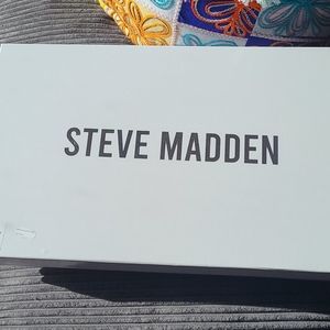 Steve madden white scarf and beanie
